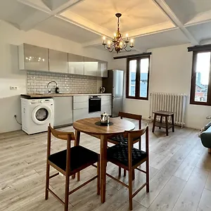 Apartment In Artist's Gallery, Antwerp